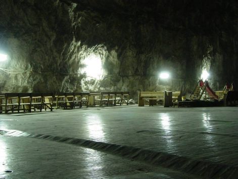 0137m-parajd-saltmine.jpg